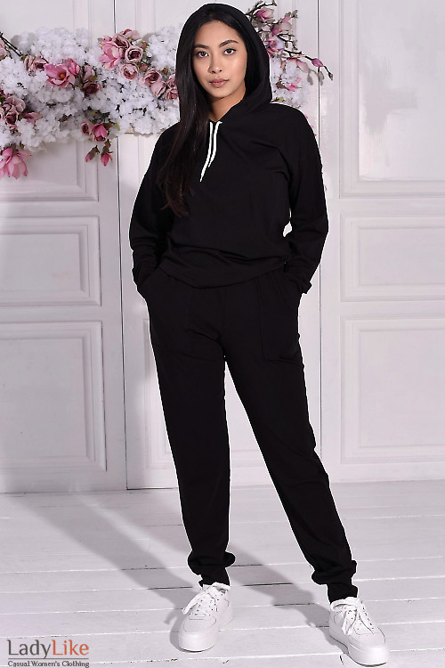 Черный спортивный костюм с худи. Деловая женская одежда 