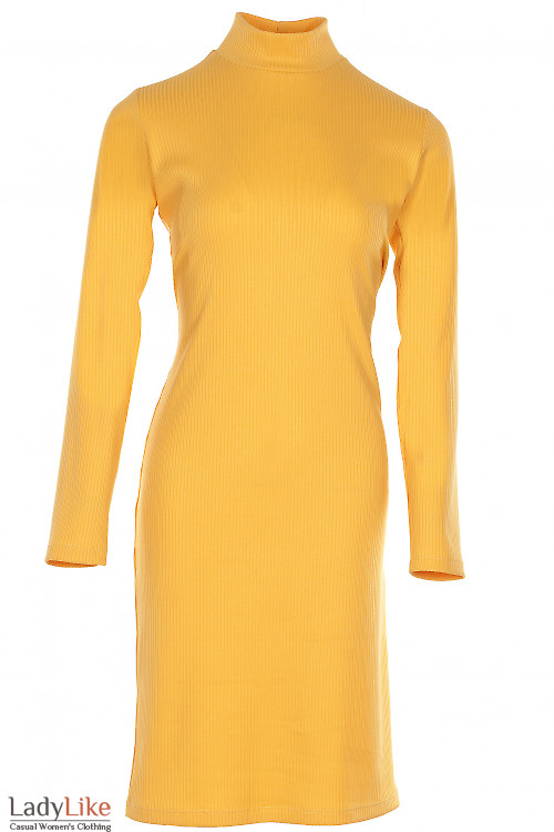 Платье трикотажное со стойкой горчичное Деловая женская одежда фото
