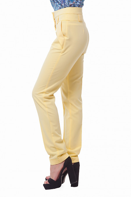 Желтые брюки с высокой талией