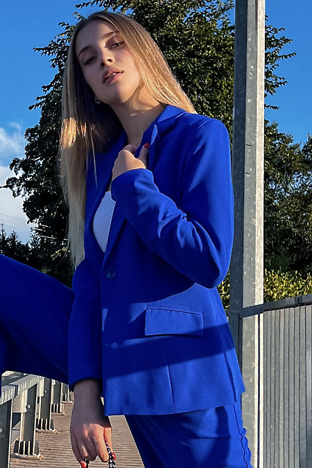 Діловий синій костюм брюки з подовженим жакетом жіночий одяг