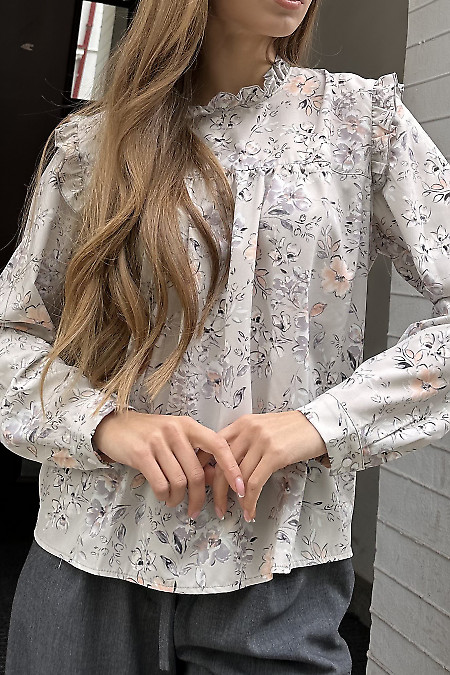 Блузка горловина з рюшем. Діловий жіночий одяг фото