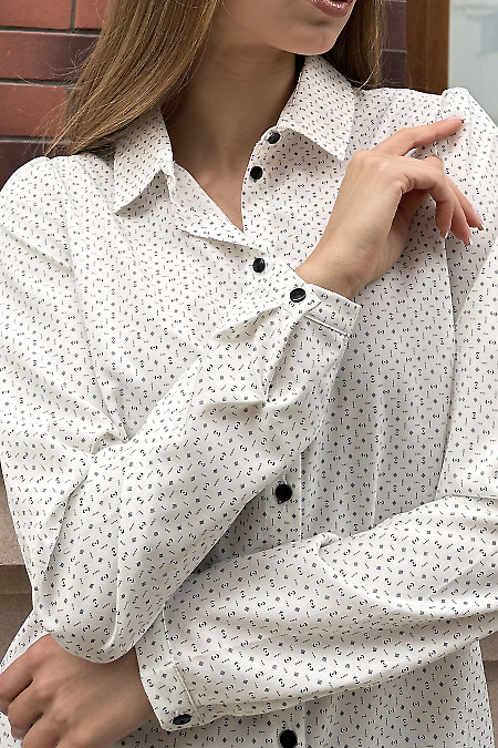 Блузка приталена біла у синій принт. Діловий жіночий одяг фото