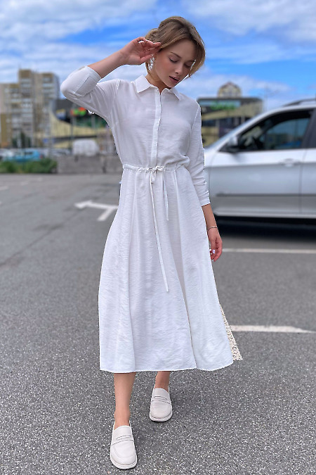 Сукня біла лляна.Діловий жіночий одяг фото.