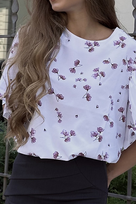 Блузка біла у бордові квіти. Діловий жіночий одяг фото