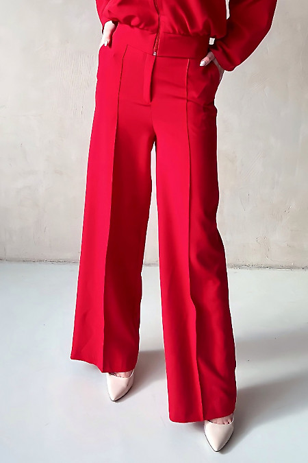 Широкі штани червоного кольору. Діловий жіночий одяг фото
