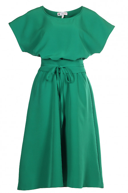 Сукня з поясом кушак зеленого кольору. Діловий жіночий одяг фото