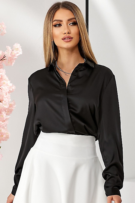 Блузка чорного кольору. Діловий жіночий одяг фото