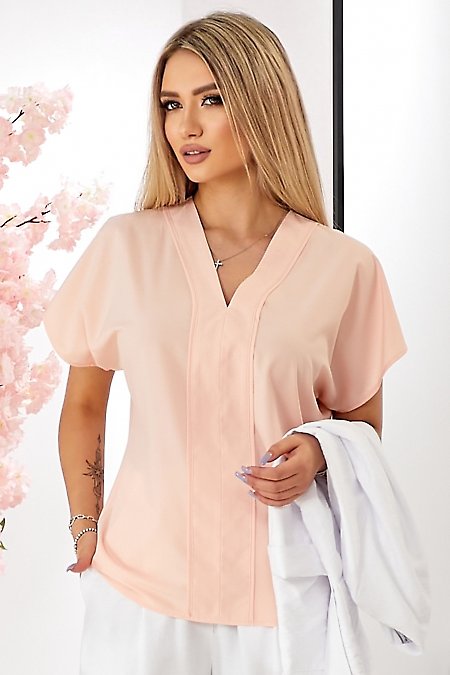 Блузка рожевого кольору. Діловий жіночий одяг фото
