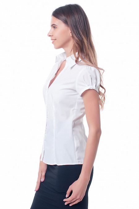 Белая летняя блузка с отложным воротником