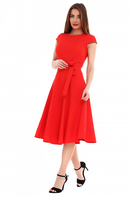 Червона сукня з коротким рукавом 