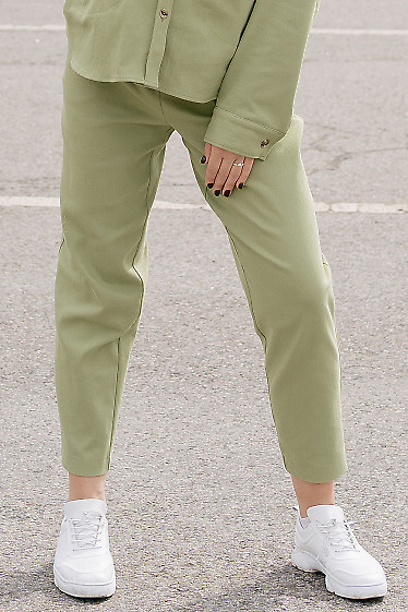 Штани банани з боків кишені. Діловий жіночий одяг фото