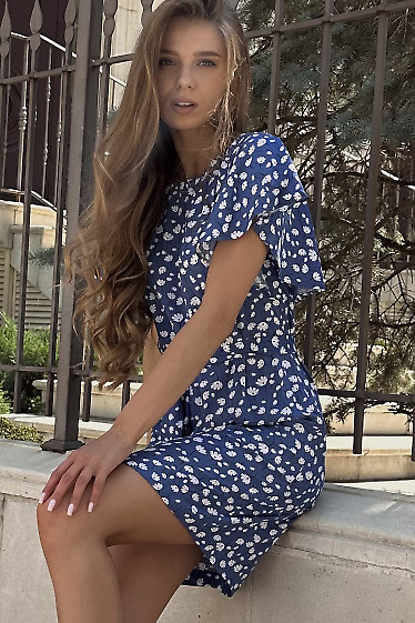 Синє плаття в білі квіти. Діловий жіночий одяг фото