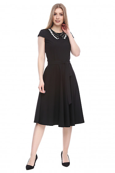 Платье черное с декоративным воротником Деловая женская одежда фото