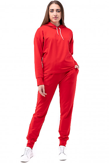 Красный костюм спортивный с капюшоном. Деловая одежда 