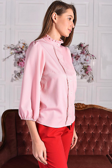 Розовая блуза из софта с рюшем