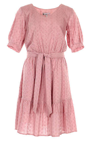 Платье розовое из прошвы. Деловая женская одежда фото