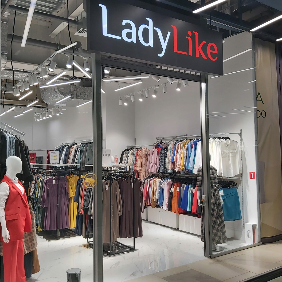Магазин LadyLike в ТЦ Oasis  на 2-му поверсі