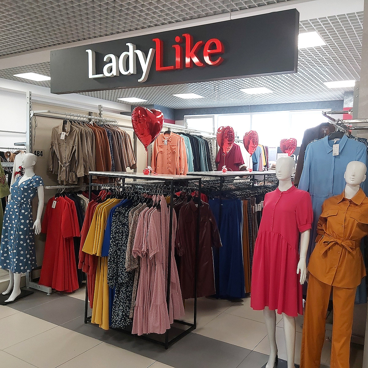 Магазин LadyLike в ТЦ Шувар на 2-му поверсі